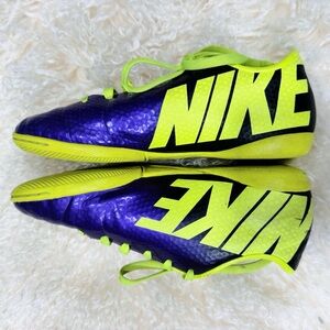 Nike Mercurial Victory IV IC Indoor Soccer Shoes | Youth 1.5Y | Purple Volt